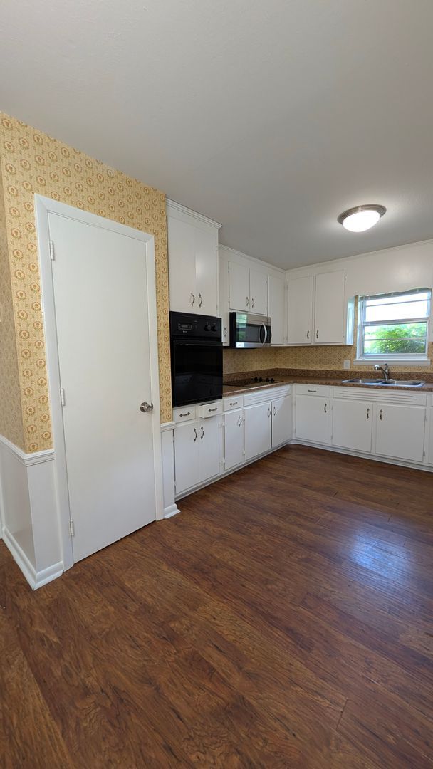 Building Photo - Traditional Brick Ranch Home for Lease | 3...