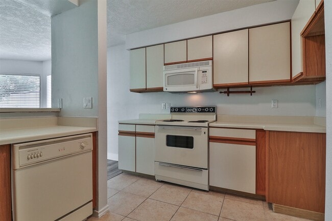 Building Photo - 10910 Scenic Dr