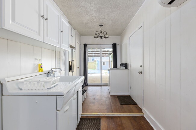 Building Photo - 10615 Lands Run St