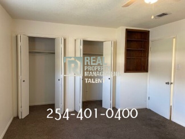Building Photo - 2 Bedroom, 1.5 Bathroom Duplex Townhome fo...