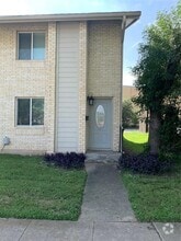 Building Photo - 8811 Dawnridge Cir