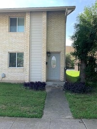 Building Photo - 8811 Dawnridge Cir