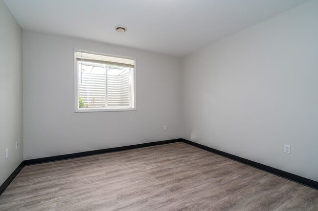 Building Photo - 4 Bedroom, 3 Bathroom Single Family Home