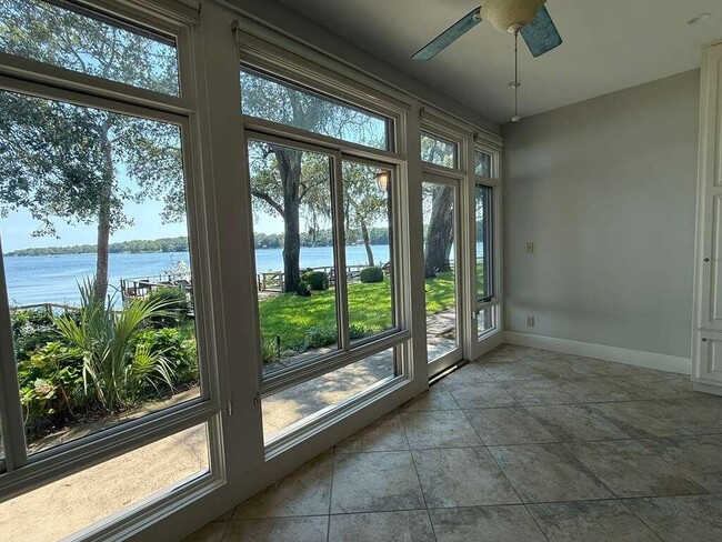 Building Photo - 806 Regatta Dr