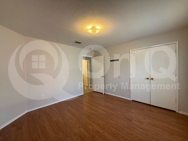 Building Photo - 4240 Hunters Creek Dr