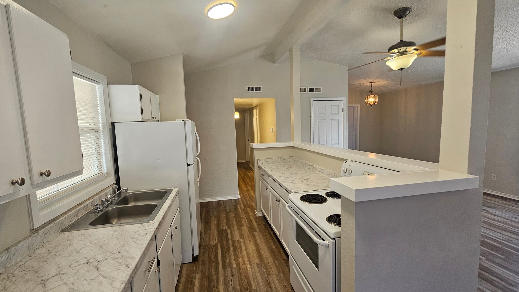Building Photo - 1006 S Plains Park Dr