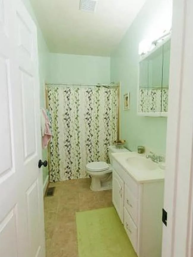 Building Photo - Charming Rowhouse Retreat in the Heart of DC!