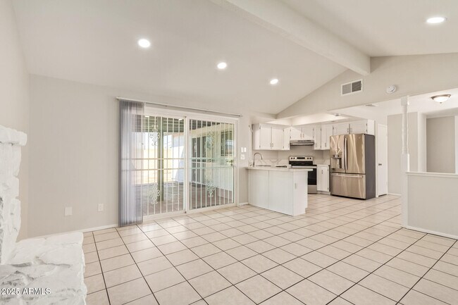 Building Photo - 1754 E Alta Vista Rd