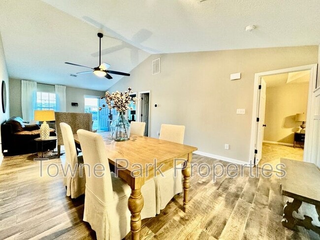 Building Photo - 549 Edgecliff Ln