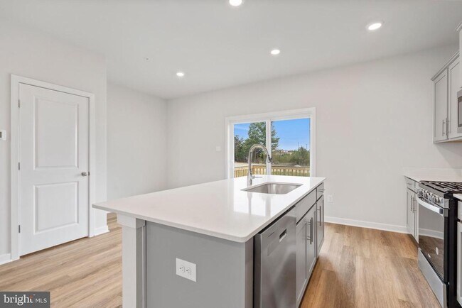 Building Photo - 16628 Green Glade Dr