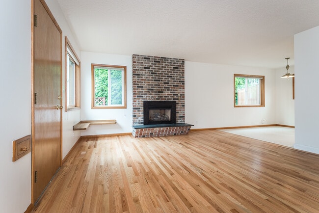 Building Photo - 3387 SE 10th Ave