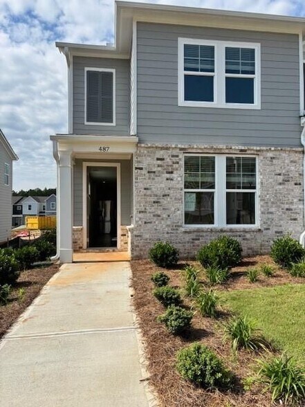 Primary Photo - 487 Crown Dr