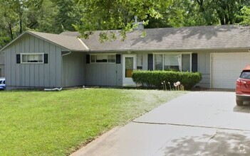 Building Photo - Spacious 4 Bedroom, 2 Bath Home with Large...