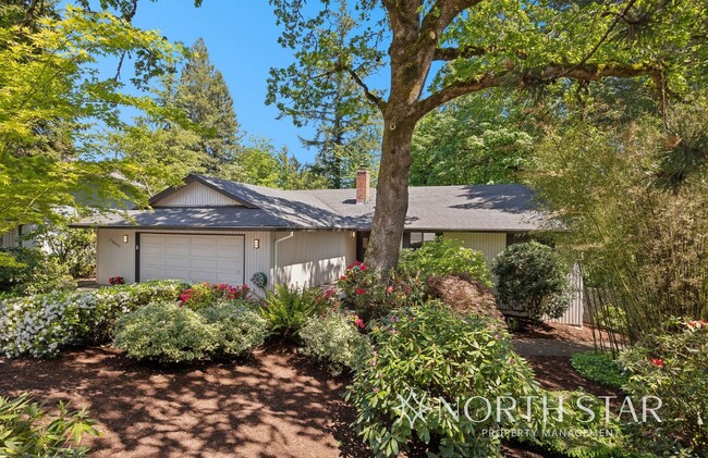 Building Photo - One Level Living in Lake Oswego