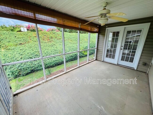 Building Photo - 107 Shalom Dr