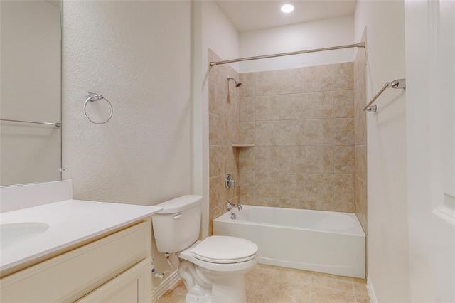 Building Photo - 2424 Mockingbird Ct