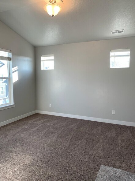 Building Photo - 718 N 380 W