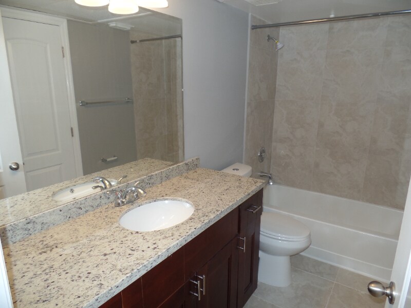 Building Photo - 2810 N Oakland Forest Dr