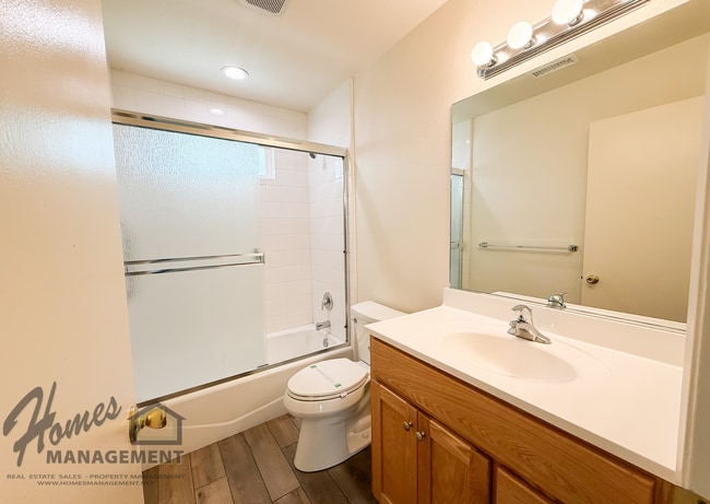 Building Photo - Homes Management - 3 Bed, 2 Bath House in Escondido