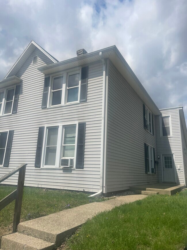 Building Photo - 1608 Grove St