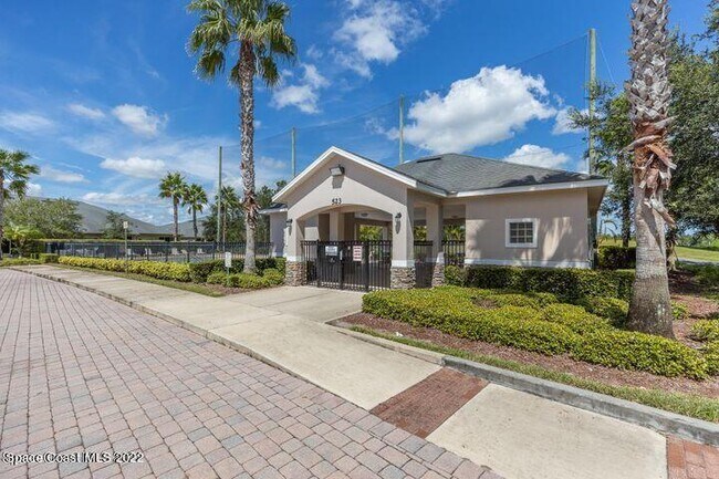 Building Photo - 728 Remington Green Dr SE