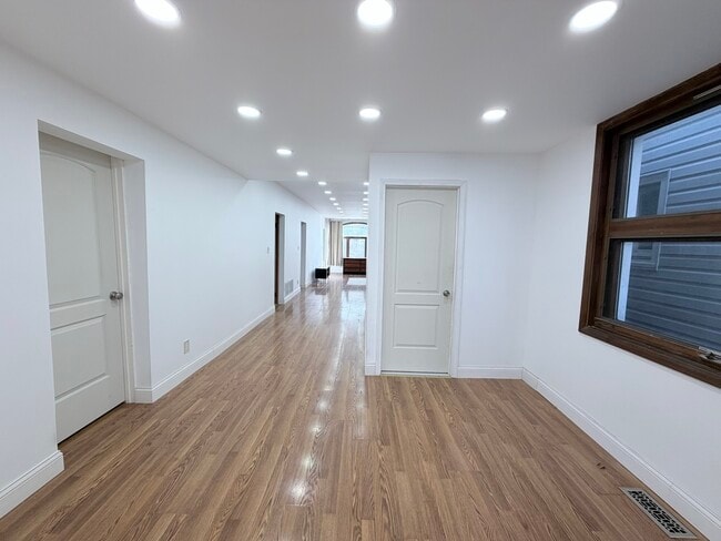 Building Photo - 3206 S Lowe Ave