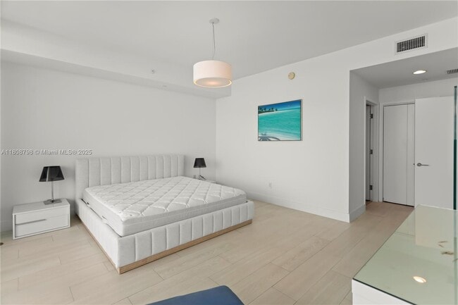 Building Photo - 350 Ocean Dr