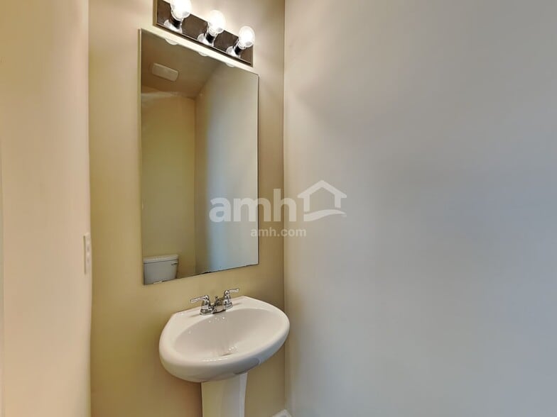 Building Photo - 4104 Dale Dr SE