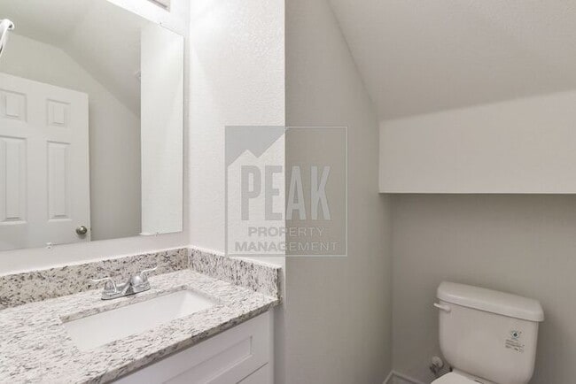 Building Photo - $1425! Stunning Fort Worth Duplex Available for Rent! FREE APPLICATION UNTIL 1/1/26!