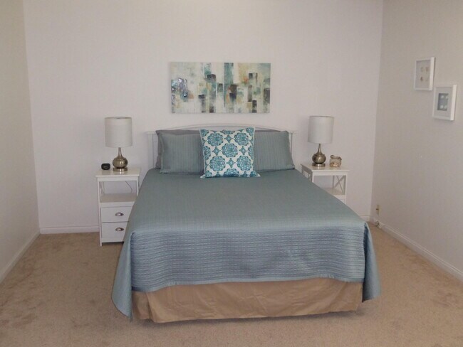 Building Photo - 450 Egret Cir