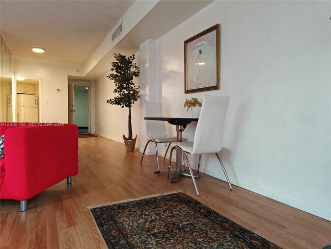 Building Photo - 825 Brickell Bay Dr