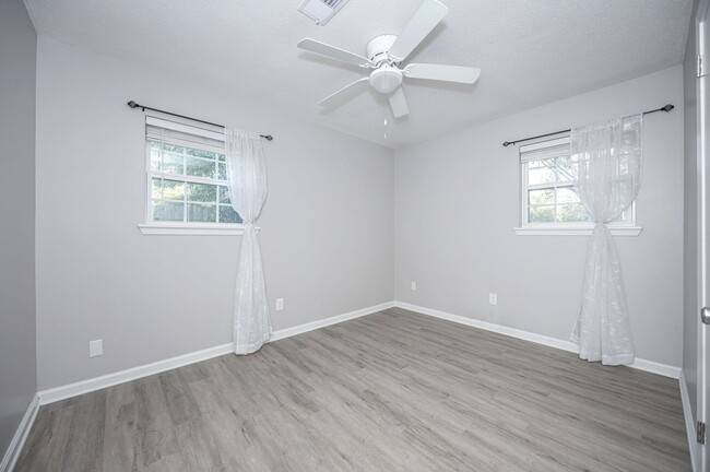 Building Photo - Adorable Rental Near Downtown Ocean Springs!