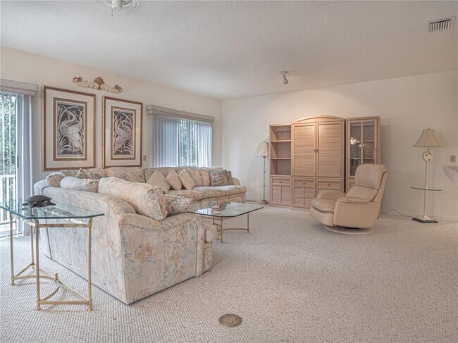 Building Photo - 920 E Lake Dr