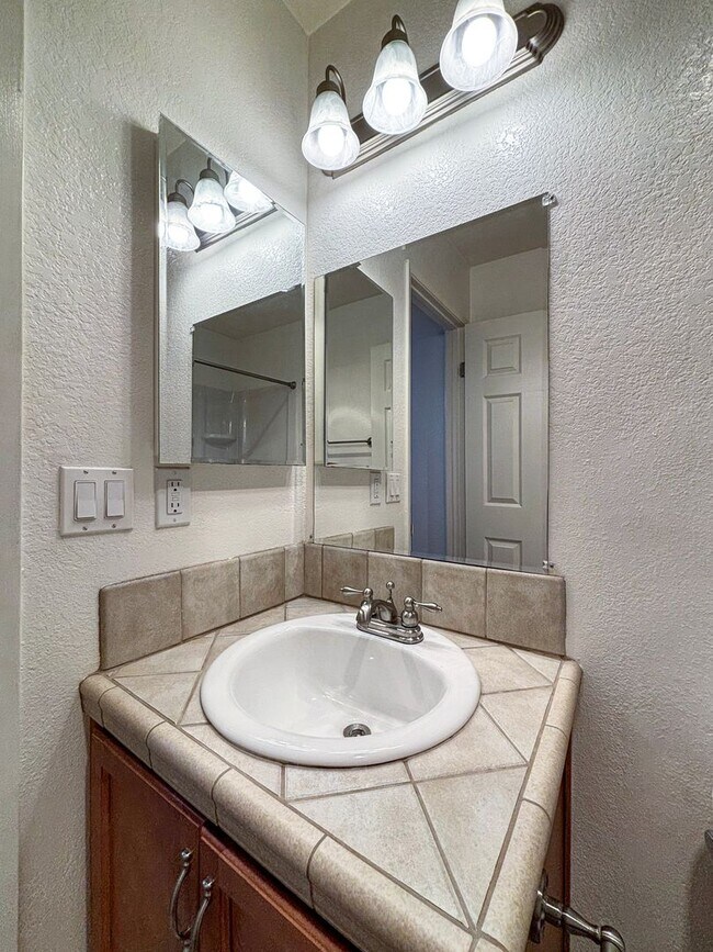 Building Photo - Charming 2BD/2BA Condo in La Mesa W/ A/C, ...