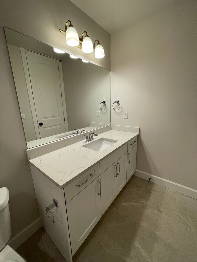 Building Photo - Italian Villages | 1-Bedroom, 1-Bath Basement (End Unit)