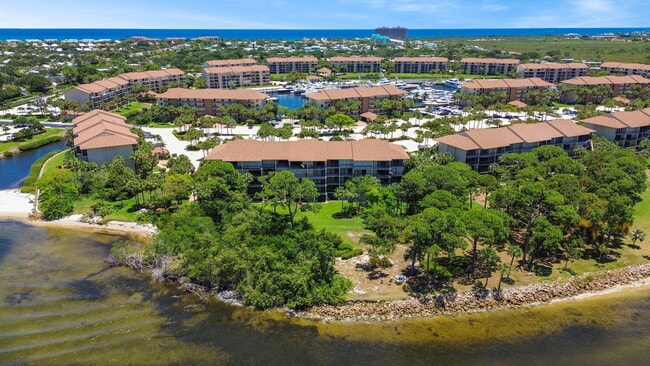 Building Photo - 1901 Marina Isle Way