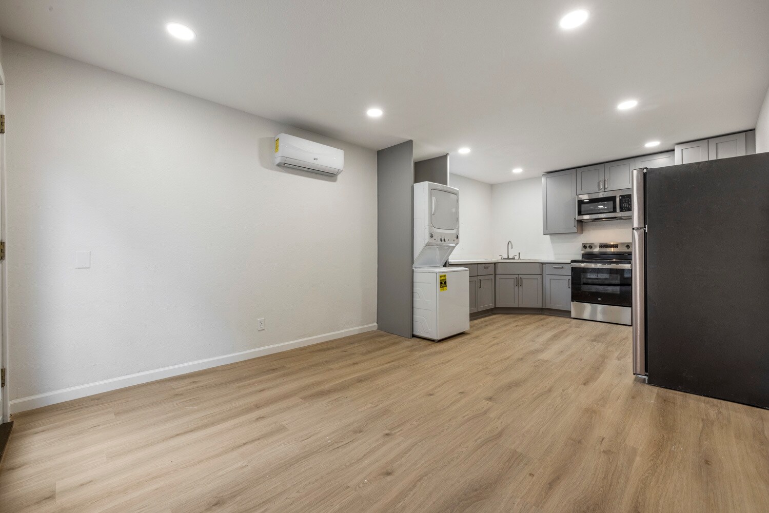 Building Photo - 214 Kimble St