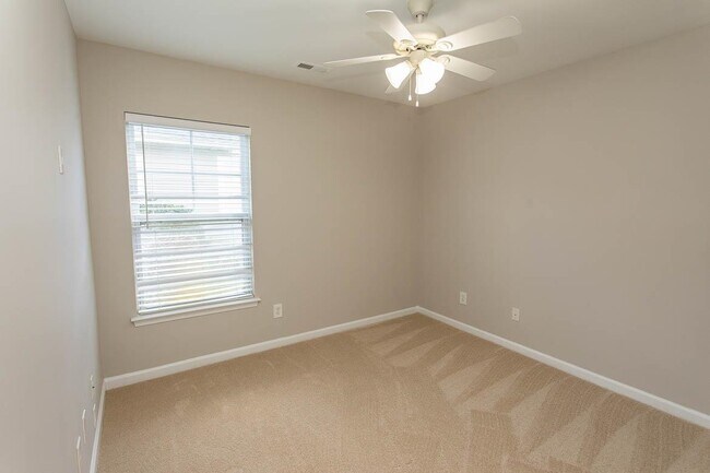Building Photo - 384 Esher Ct