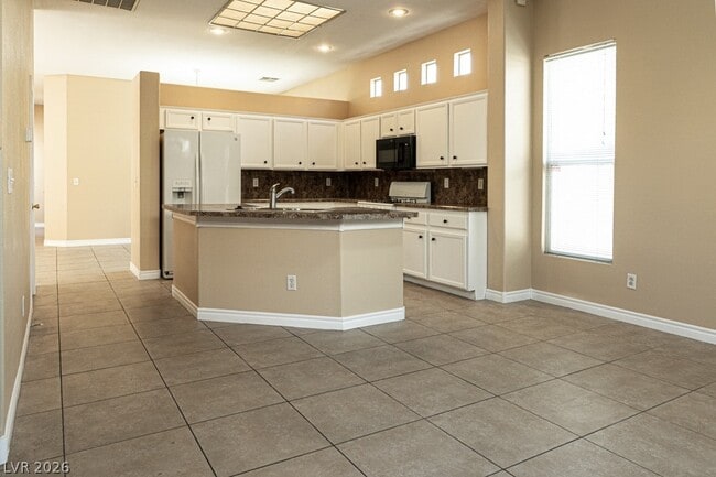 Building Photo - 9205 Guggenheim Ct