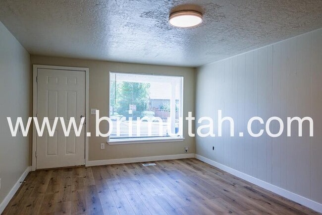 Building Photo - 2393 E 3000 S