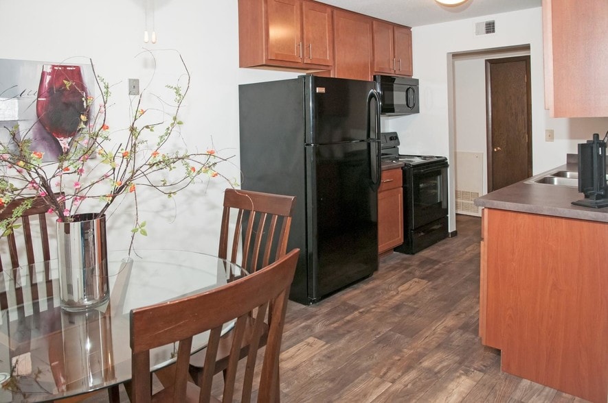 Building Photo - Continental Apartments