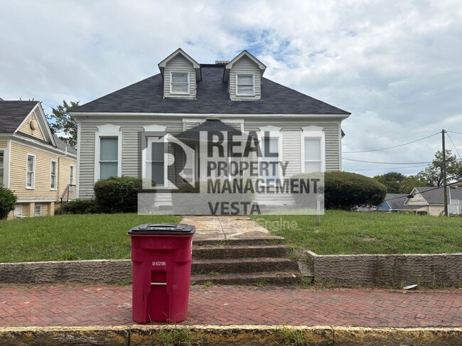 Building Photo - 1055 Walnut St