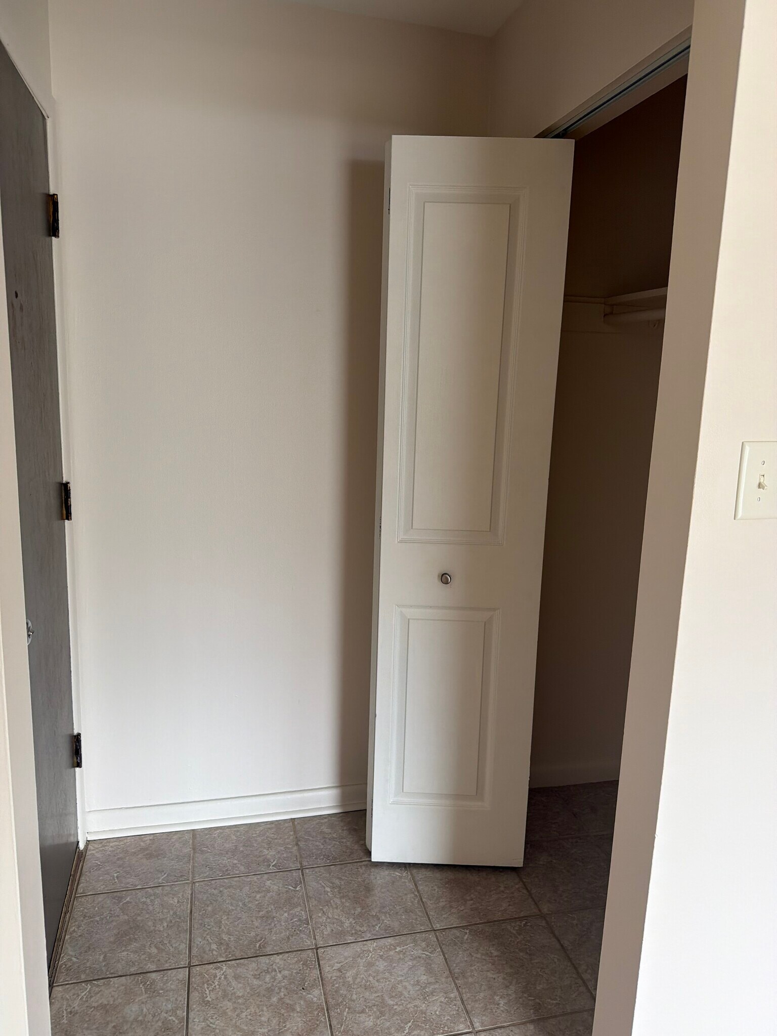 Building Photo - 10S511 Echo Ln