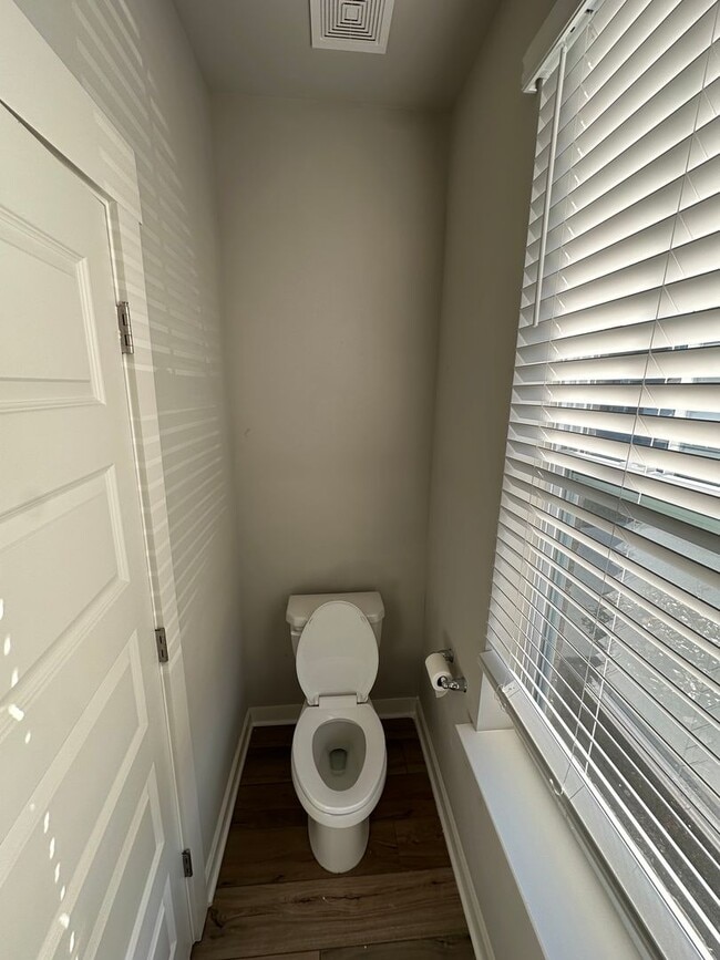 Building Photo - For Lease - 3 Bed, 2.5 Bath, 1846sqft Townhome, Lebanon