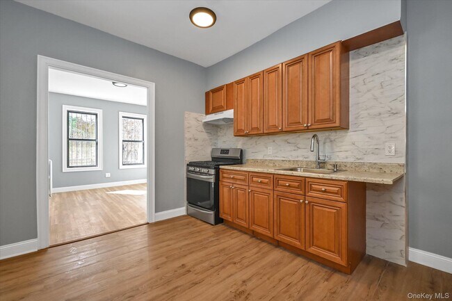 Building Photo - 438 E 98th St