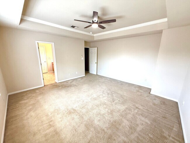 Building Photo - 842 Windhurst