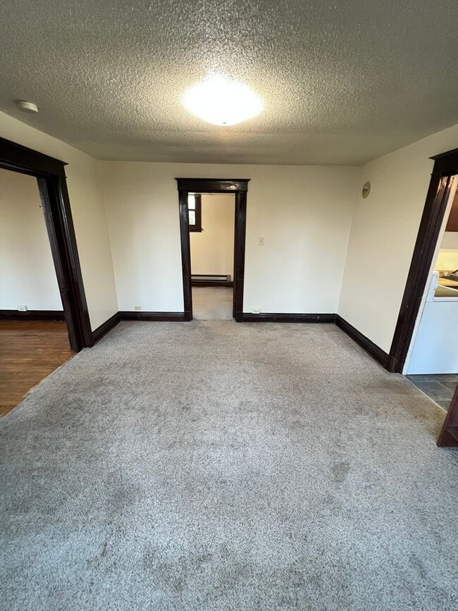 Building Photo - 910 N 22nd Ave W