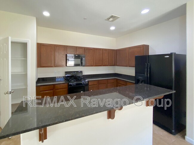 Building Photo - 1000 Aspen Cliff Dr