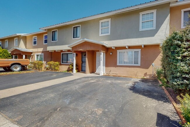 Building Photo - North Valley 3 bedroom Townhouse