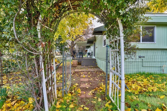 Building Photo - Cozy 1 Bedroom ADU With Stunning Pasture & Pond Views in Rescue!